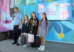 Калининградские приставы собрали портфели для школьников Калининградские приставы собрали портфели для школьников
