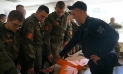 Сотрудники карельского ОМОН провели встречу с курсантами Сотрудники карельского ОМОН провели встречу с курсантами