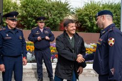 Заместитель командующего Уральским округом встретился с губернатором Ямала и проинспектировал спецподразделение Росгвардии Заместитель командующего Уральским округом встретился с губернатором Ямала и проинспектировал спецподразделение Росгвардии