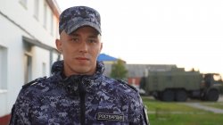Ночью в Нарьян-Маре росгвардеец остановил нетрезвого мотоциклиста, протаранившего четыре машины Ночью в Нарьян-Маре росгвардеец остановил нетрезвого мотоциклиста, протаранившего четыре машины
