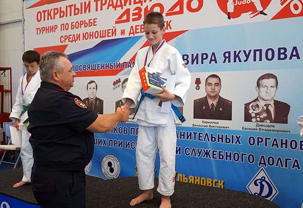 Турнир по дзюдо, посвященный памяти сотрудника СОБР Эльвира Якупова прошел в Ульяновске Турнир по дзюдо, посвященный памяти сотрудника СОБР Эльвира Якупова прошел в Ульяновске