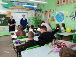 Транспортные полицейские Нижнего Тагила и Серова приняли участие в праздничных мероприятиях, посвященных началу нового учебного года Транспортные полицейские Нижнего Тагила и Серова приняли участие в праздничных мероприятиях, посвященных началу нового учебного года