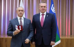 ВРИО Губернатора Югры Руслан Кухарук наградил работников «РН-Юганскнефтегаза» государственными наградами ВРИО Губернатора Югры Руслан Кухарук наградил работников «РН-Юганскнефтегаза» государственными наградами