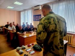 Новгородские росгвардейцы провели занятие по тактической медицине для сотрудников предприятия Новгородские росгвардейцы провели занятие по тактической медицине для сотрудников предприятия