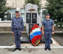 Росгвардейцы в Карачаево-Черкесии почтили память погибшего сослуживца Росгвардейцы в Карачаево-Черкесии почтили память погибшего сослуживца