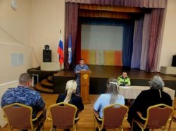 Новгородские росгвардейцы провели круглый стол с представителями ГИБДД и Новгородской епархии по вопросам безопасности дорожного движения Новгородские росгвардейцы провели круглый стол с представителями ГИБДД и Новгородской епархии по вопросам безопасности дорожного движения