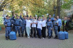Зелёный субботник в центре Калининграда Зелёный субботник в центре Калининграда
