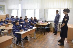 На Ямале офицеры Росгвардии рассказали подшефным кадетам о Герое России Анатолии Романове На Ямале офицеры Росгвардии рассказали подшефным кадетам о Герое России Анатолии Романове