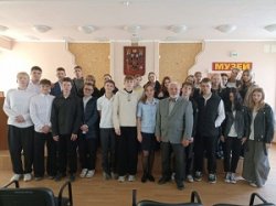 В Златоусте сотрудники транспортной полиции организовали познавательную экскурсию для учащихся городской школы В Златоусте сотрудники транспортной полиции организовали познавательную экскурсию для учащихся городской школы