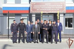 В Тюмени генерал-полковник полиции Анатолий Маликов открыл ведомственный мультимедийный проект «Росгвардия. Всегда а страже» В Тюмени генерал-полковник полиции Анатолий Маликов открыл ведомственный мультимедийный проект «Росгвардия. Всегда а страже»