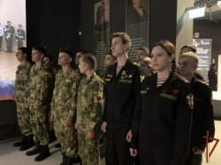 В Тюмени генерал-полковник полиции Анатолий Маликов открыл ведомственный мультимедийный проект «Росгвардия. Всегда а страже» В Тюмени генерал-полковник полиции Анатолий Маликов открыл ведомственный мультимедийный проект «Росгвардия. Всегда а страже»
