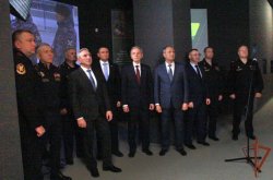 В Тюмени генерал-полковник полиции Анатолий Маликов открыл ведомственный мультимедийный проект «Росгвардия. Всегда а страже» В Тюмени генерал-полковник полиции Анатолий Маликов открыл ведомственный мультимедийный проект «Росгвардия. Всегда а страже»