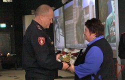 В Тюмени генерал-полковник полиции Анатолий Маликов открыл ведомственный мультимедийный проект «Росгвардия. Всегда а страже» В Тюмени генерал-полковник полиции Анатолий Маликов открыл ведомственный мультимедийный проект «Росгвардия. Всегда а страже»