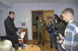 На Ямале Росгвардия оказывает содействие владельцам оружия в его передаче в зону СВО На Ямале Росгвардия оказывает содействие владельцам оружия в его передаче в зону СВО