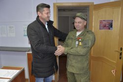 На Ямале Росгвардия оказывает содействие владельцам оружия в его передаче в зону СВО На Ямале Росгвардия оказывает содействие владельцам оружия в его передаче в зону СВО