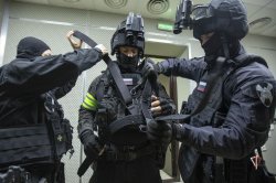 Ямальские журналисты понаблюдали за боевой подготовкой сотрудников СОБР Росгвардии Ямальские журналисты понаблюдали за боевой подготовкой сотрудников СОБР Росгвардии