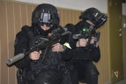 Ямальские журналисты понаблюдали за боевой подготовкой сотрудников СОБР Росгвардии Ямальские журналисты понаблюдали за боевой подготовкой сотрудников СОБР Росгвардии