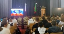 Офицер Росгвардии провел Урок мужества для юных патриотов Запорожской области Офицер Росгвардии провел Урок мужества для юных патриотов Запорожской области