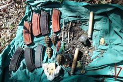 Росгвардейцы в ДНР совместно с сотрудниками военной контразведки обнаружили тайник с опасными находками Росгвардейцы в ДНР совместно с сотрудниками военной контразведки обнаружили тайник с опасными находками