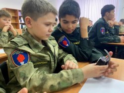 Офицер Росгвардии провел урок мужества для учащихся профильного класса лицея № 14 Офицер Росгвардии провел урок мужества для учащихся профильного класса лицея № 14