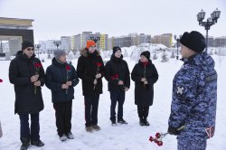 На Ямале росгвардейцы совместно с подшефными кадетами почтили память безымянных героев На Ямале росгвардейцы совместно с подшефными кадетами почтили память безымянных героев