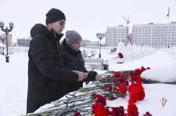 На Ямале росгвардейцы совместно с подшефными кадетами почтили память безымянных героев На Ямале росгвардейцы совместно с подшефными кадетами почтили память безымянных героев