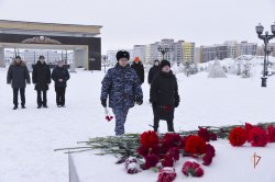 На Ямале росгвардейцы совместно с подшефными кадетами почтили память безымянных героев На Ямале росгвардейцы совместно с подшефными кадетами почтили память безымянных героев