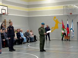 В Коряжме представители Росгвардии приняли присягу у кадет подшефного класса В Коряжме представители Росгвардии приняли присягу у кадет подшефного класса