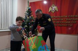 В рамках всероссийской акции «Елка желаний» начальник Управления Росгвардии по Оренбургской области генерал-майор полиции Олег Пугаев помог осуществит В рамках всероссийской акции «Елка желаний» начальник Управления Росгвардии по Оренбургской области генерал-майор полиции Олег Пугаев помог осуществит