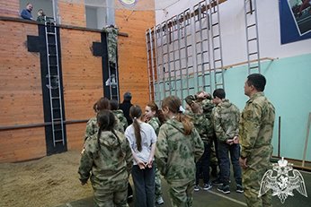 В Ульяновске воспитанники «Гвардейской смены» посетили учебную базу МЧС В Ульяновске воспитанники «Гвардейской смены» посетили учебную базу МЧС