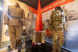 Выставка «Равнение на героев» открылась в Музее Победы Выставка «Равнение на героев» открылась в Музее Победы