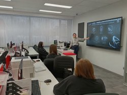 Влюбиться за час: преподаватель Ноябрьска раскрыла секрет студентам Влюбиться за час: преподаватель Ноябрьска раскрыла секрет студентам
