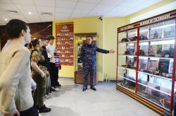 На Ямале продолжается "Неделя мужества": школьники и дошколята знакомятся с деятельностью Росгвардии На Ямале продолжается "Неделя мужества": школьники и дошколята знакомятся с деятельностью Росгвардии