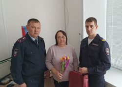 Транспортные полицейские Орска присоединяются ко Всероссийской акции МВД России «8 Марта – в каждый дом» Транспортные полицейские Орска присоединяются ко Всероссийской акции МВД России «8 Марта – в каждый дом»