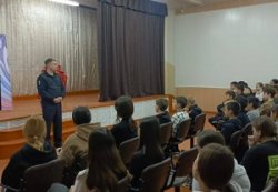 В школах Оренбурга транспортные полицейские провели профилактические беседы в рамках акции «Безопасный Интернет» В школах Оренбурга транспортные полицейские провели профилактические беседы в рамках акции «Безопасный Интернет»