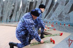 Столичные росгвардейцы отдали дань памяти жертвам нацизма Столичные росгвардейцы отдали дань памяти жертвам нацизма