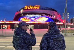 Росгвардия обеспечила правопорядок во время матчей КХЛ в Омске Росгвардия обеспечила правопорядок во время матчей КХЛ в Омске
