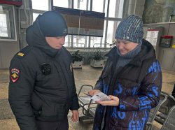Ноябрьские транспортные полицейские приняли участие в информационно-профилактической акции «Защита от мошенников»