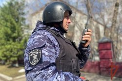 Сотрудники Росгвардии по сигналу «тревога» задержали предполагаемого похитителя товаров из торговой точки в Томске Сотрудники Росгвардии по сигналу «тревога» задержали предполагаемого похитителя товаров из торговой точки в Томске
