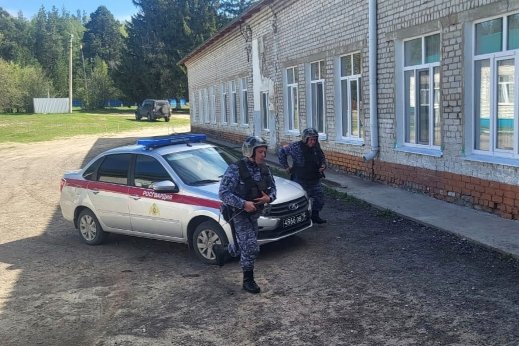 Безопасность прежде всего: сотрудники Росгвардии приняли участие в учениях по антитеррористической защищенности Безопасность прежде всего: сотрудники Росгвардии приняли участие в учениях по антитеррористической защищенности
