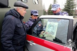 В Тюменской области росгвардейцы и ветераны службы поддержали всероссийскую акцию «Бессмертный автополк» В Тюменской области росгвардейцы и ветераны службы поддержали всероссийскую акцию «Бессмертный автополк»