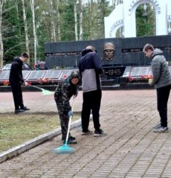 Новгородские росгвардейцы привели в порядок воинское захоронение в Новгородском районе Новгородские росгвардейцы привели в порядок воинское захоронение в Новгородском районе