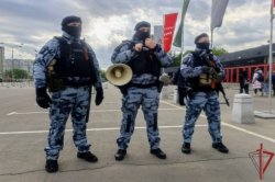 Росгвардейцы обеспечили безопасность футбольного матча РПЛ "Локомотив" - "Оренбург" в Москве Росгвардейцы обеспечили безопасность футбольного матча РПЛ "Локомотив" - "Оренбург" в Москве