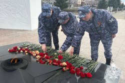 Сотрудники вневедомственной охраны Росгвардии в Тобольске присоединились к всероссийской акции «Бессмертный автополк» Сотрудники вневедомственной охраны Росгвардии в Тобольске присоединились к всероссийской акции «Бессмертный автополк»