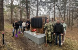Сотрудники отдела ФСБ России по Уральскому округу и военнослужащие Росгвардии облагородили мемориал павшим воинам Сотрудники отдела ФСБ России по Уральскому округу и военнослужащие Росгвардии облагородили мемориал павшим воинам