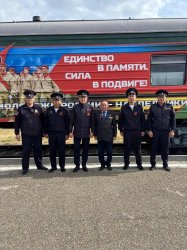 В Калмыкии транспортная полиция обеспечила безопасность на вокзале Элисты во время остановки памятного поезда «Единство в памяти. Сила в подвиге» В Калмыкии транспортная полиция обеспечила безопасность на вокзале Элисты во время остановки памятного поезда «Единство в памяти. Сила в подвиге»