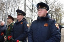 Росгвардейцы возложили цветы к обелиску солдатам-защитникам Родины в Вологде Росгвардейцы возложили цветы к обелиску солдатам-защитникам Родины в Вологде