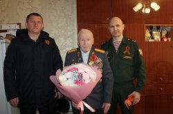 В Вологде сотрудники Росгвардии поздравили тружеников тыла, ветеранов ведомства с Днем Победы В Вологде сотрудники Росгвардии поздравили тружеников тыла, ветеранов ведомства с Днем Победы