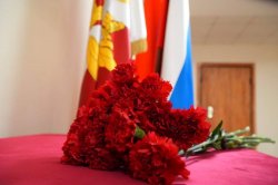 В Реутове почтили память сотрудников вневедомственной охраны, погибших 26 лет назад при исполнении служебного долга В Реутове почтили память сотрудников вневедомственной охраны, погибших 26 лет назад при исполнении служебного долга