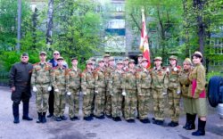 Кадеты подшефного класса Росгвардии в Йошкар-Оле приняли участие в акции «Парад у дома ветерана» Кадеты подшефного класса Росгвардии в Йошкар-Оле приняли участие в акции «Парад у дома ветерана»
